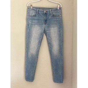 AE Super Super Skinny Jeggings size 12 regular medium wash